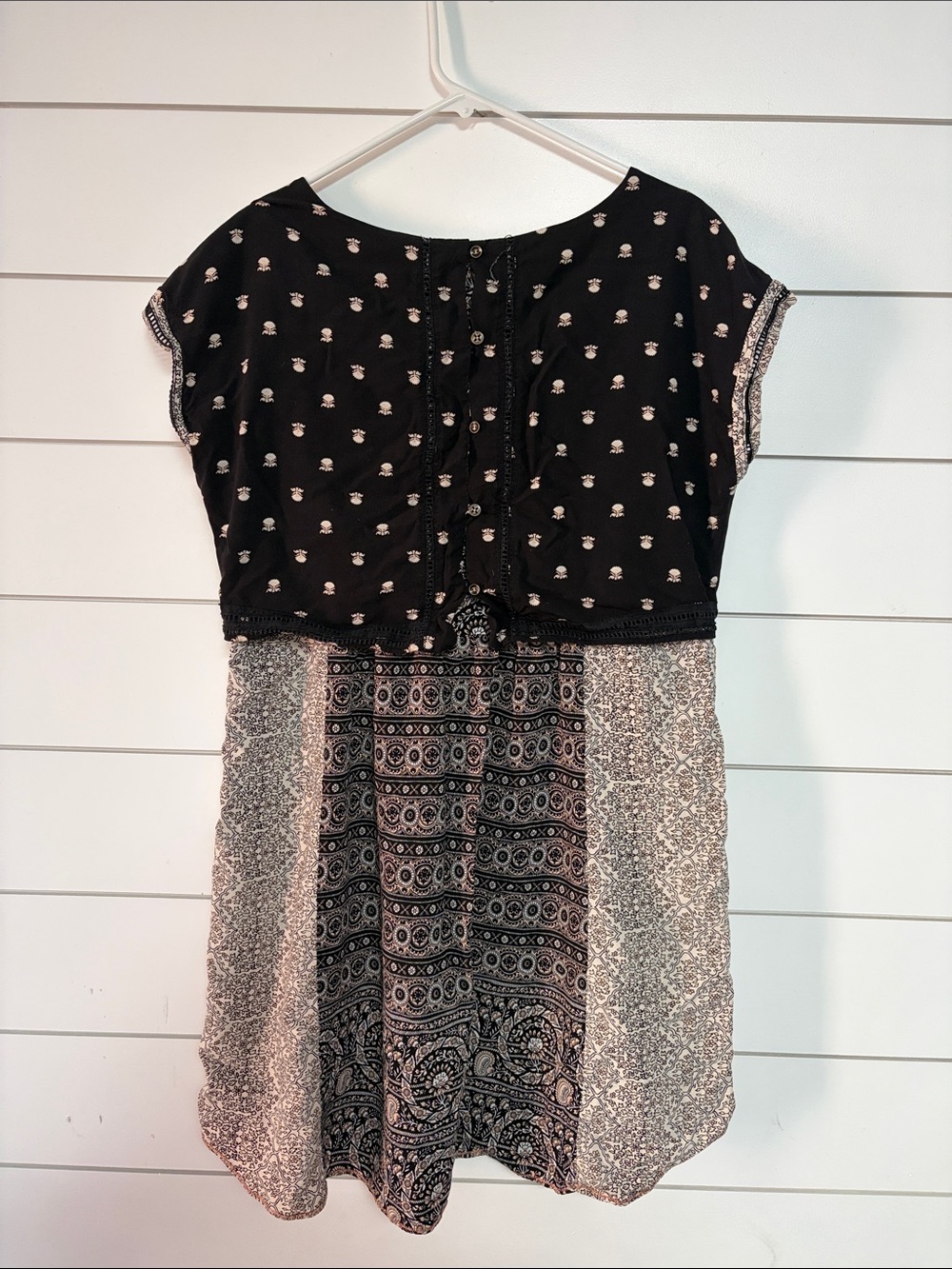HOLDING HORSES Black and Cream Boho Paneled Short Sleeve Tunic - Picture 5 of 9